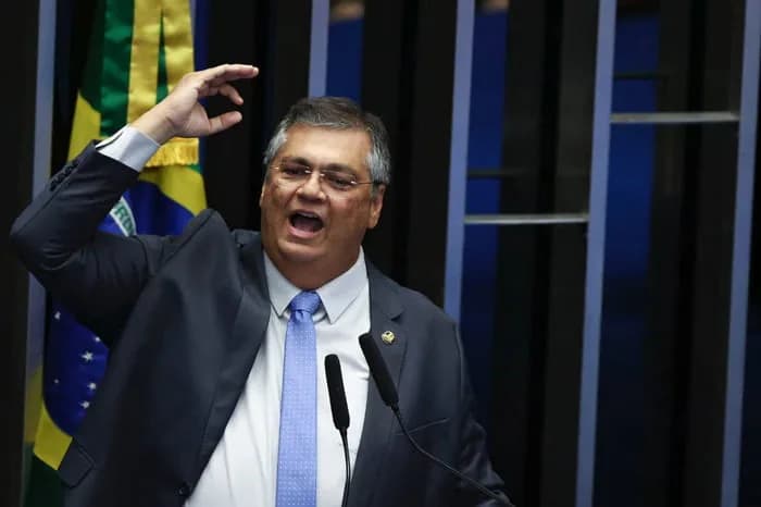 Dino autoriza parte das emendas parlamentares, mas denuncia falta de transparência
