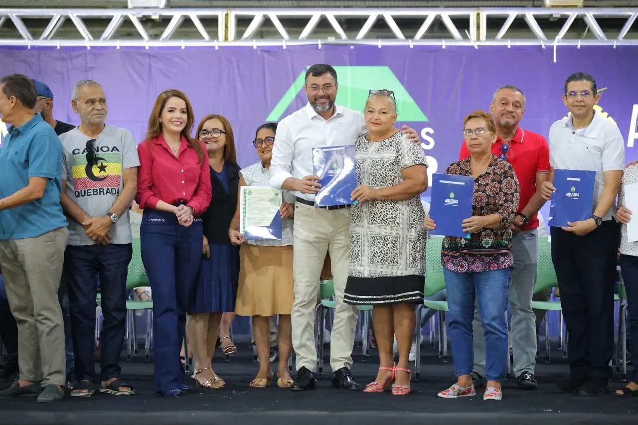Programa Amazonas Meu Lar entrega 800 títulos definitivos para famílias da capital