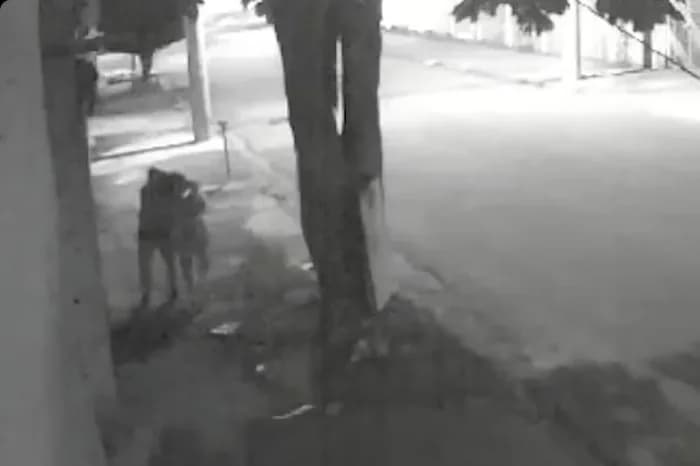 Jovem é rendida e estuprada por homem armado na Grande São Paulo