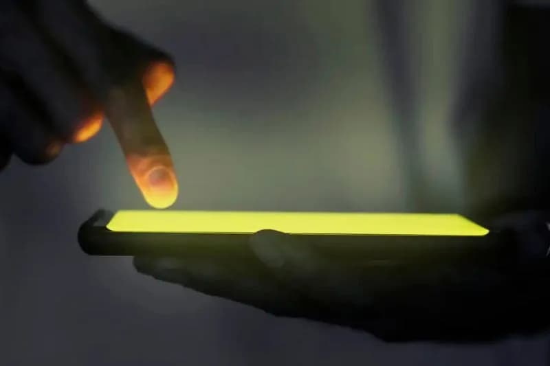 Influenciadores digitais lucram com vídeos misóginos no YouTube, revela pesquisa