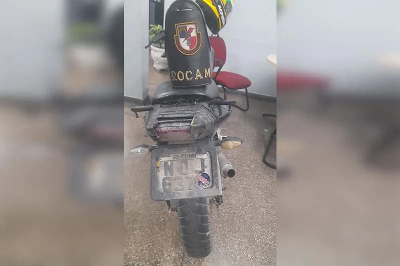 Foragido da Justiça é preso pilotando moto com placa adulterada em Manaus