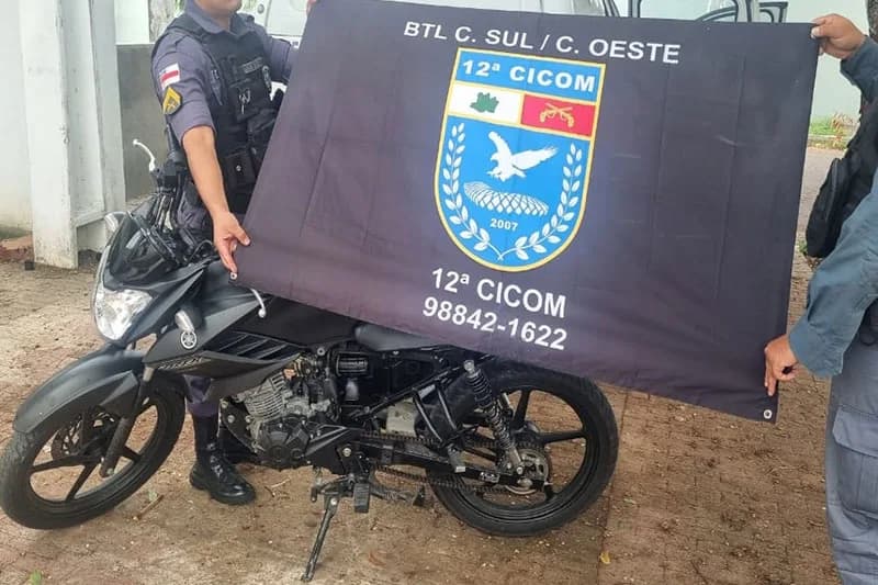 PM apreende dois adolescentes e prende homem com motocicletas furtadas, em Manaus
