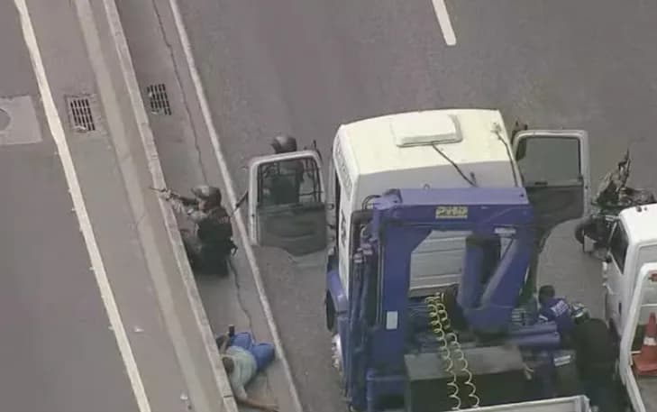 VÍDEO: Motoristas ficam desesperados durante tiroteio no Rio de Janeiro; 2 pessoas morrem e 6 são presas