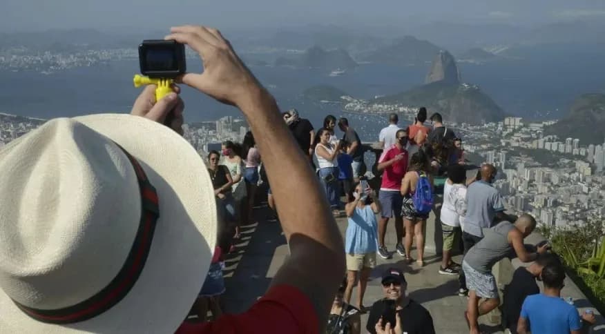 Brasil bate recorde de entrada de turistas estrangeiros em 2024