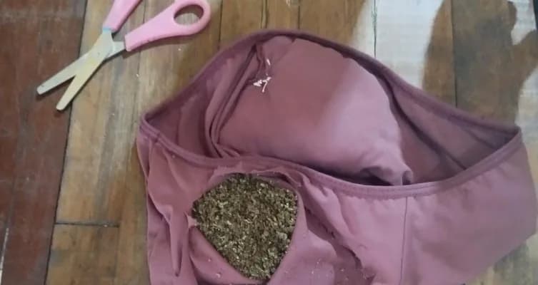 Mulher é presa ao tentar entrar em presídio com maconha escondida na calcinha em Corumbá