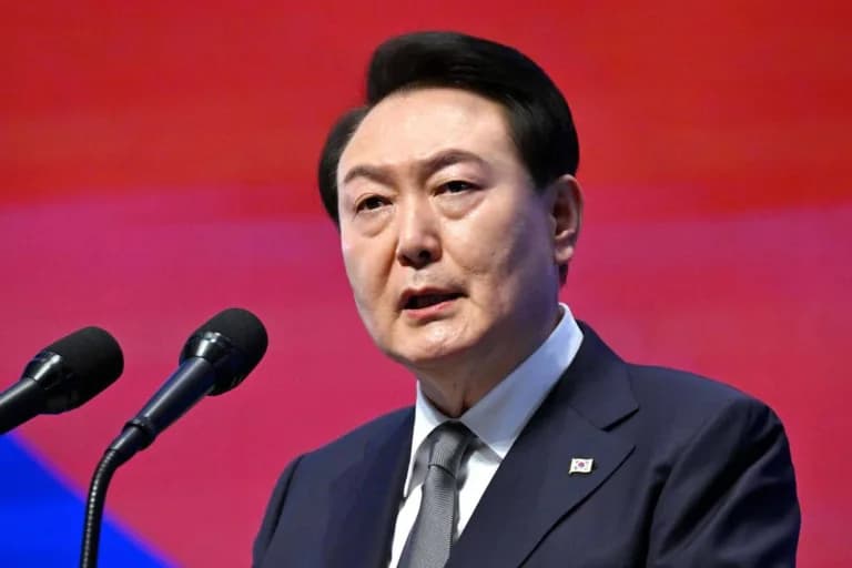 Tribunal da Coreia do Sul emite ordem de prisão contra presidente afastado Yoon
