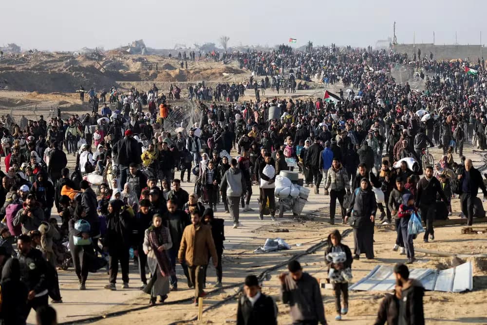 VÍDEO: Milhares de palestinos fazem “corredor humano” para voltar a Gaza