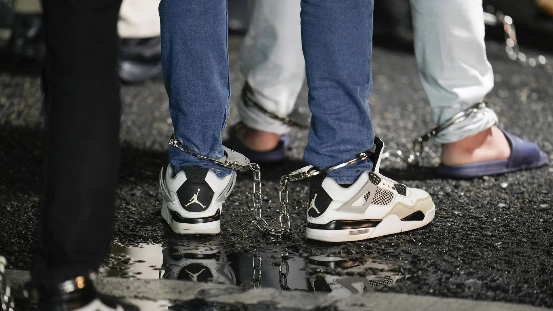 “Inaceitável”, diz Brasil sobre tratamento a deportados em voo de imigração dos EUA