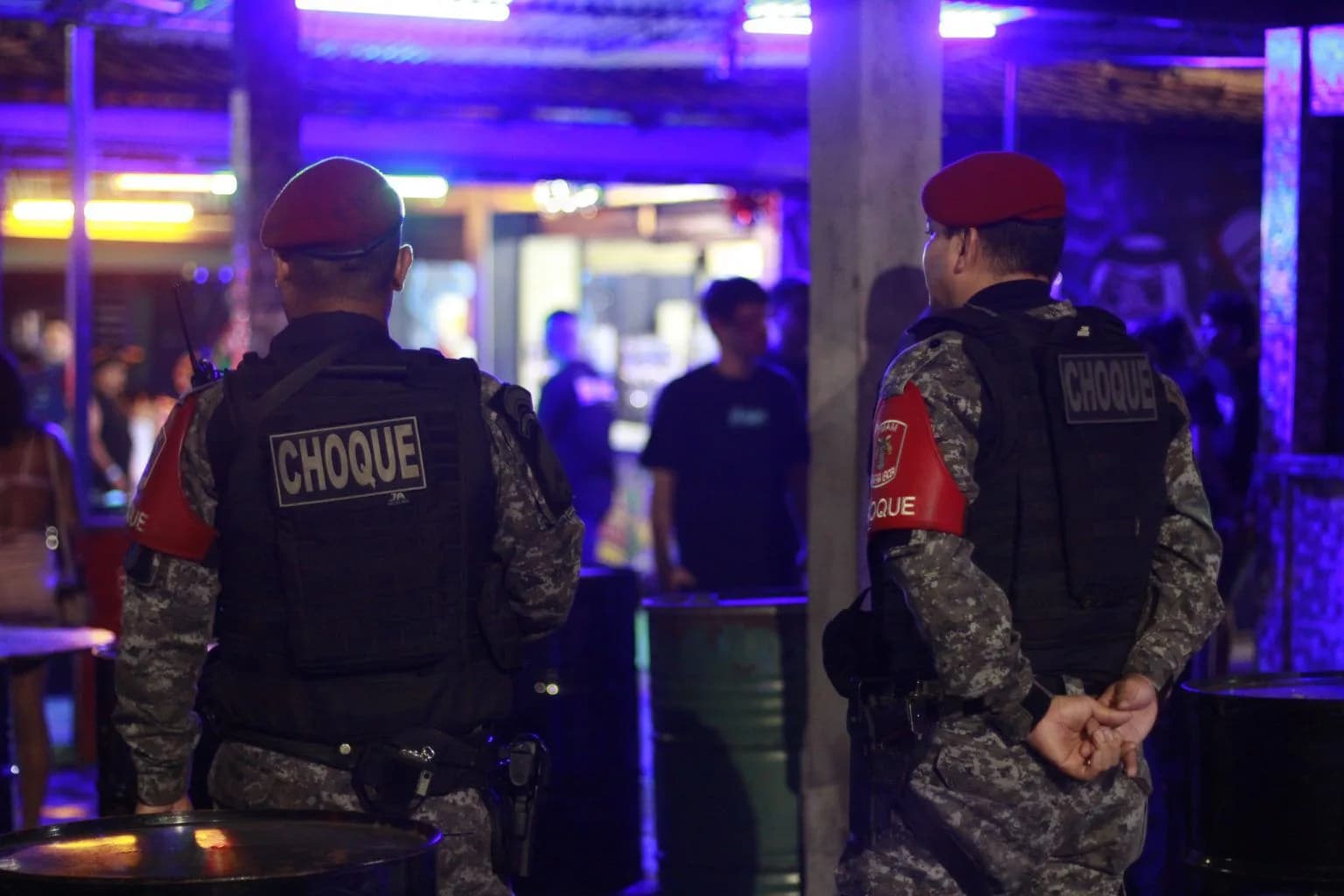 Bares e adegas são autuados por irregularidades durante fiscalizações em Manaus