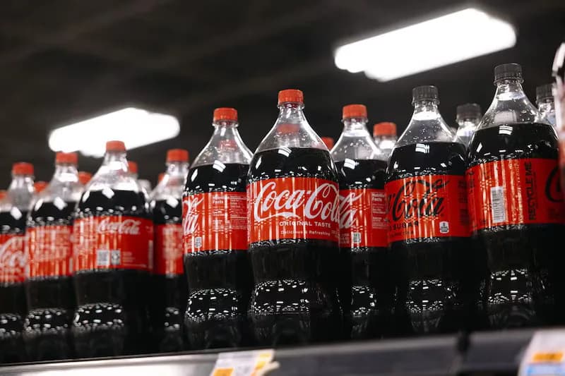 Após pressão de Trump, Coca-Cola anuncia versão com açúcar de cana