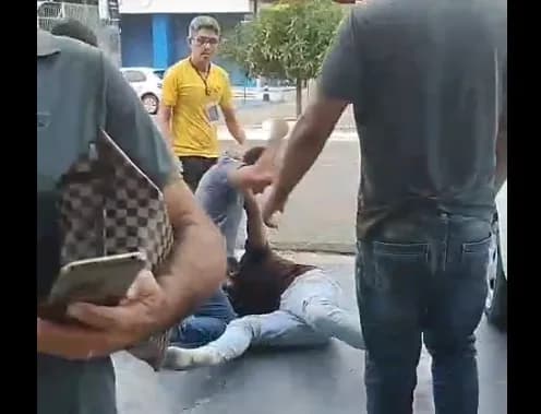 VÍDEO: Suposta traição termina em pancadaria em funerária em Manaus