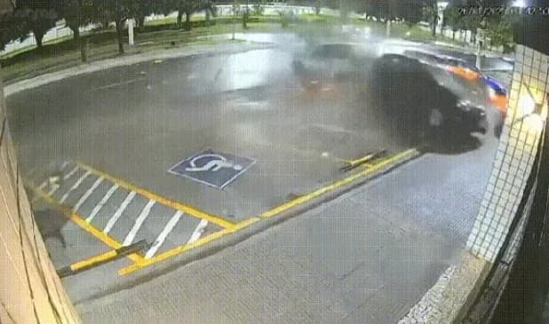 Motorista que bateu em 4 carros estava embriagado com 12 vezes o limite de álcool no sangue, diz perícia