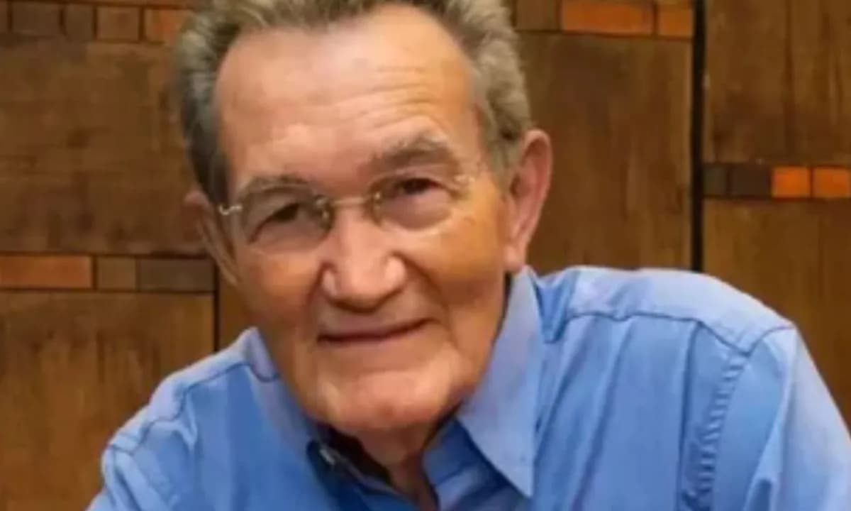 Léo Batista é diagnosticado com tumor no pâncreas; entenda a condição do jornalista