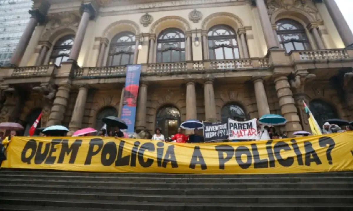 Lewandowski assina portaria que regulamenta uso de força gradativa pela polícia