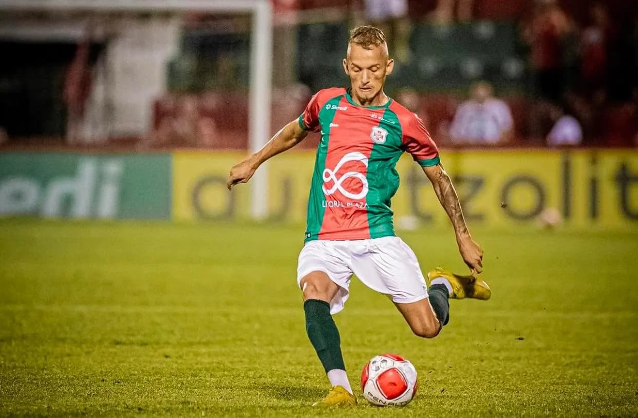 Amazonas FC anuncia a contratação do meio-campista Diogo Carlos