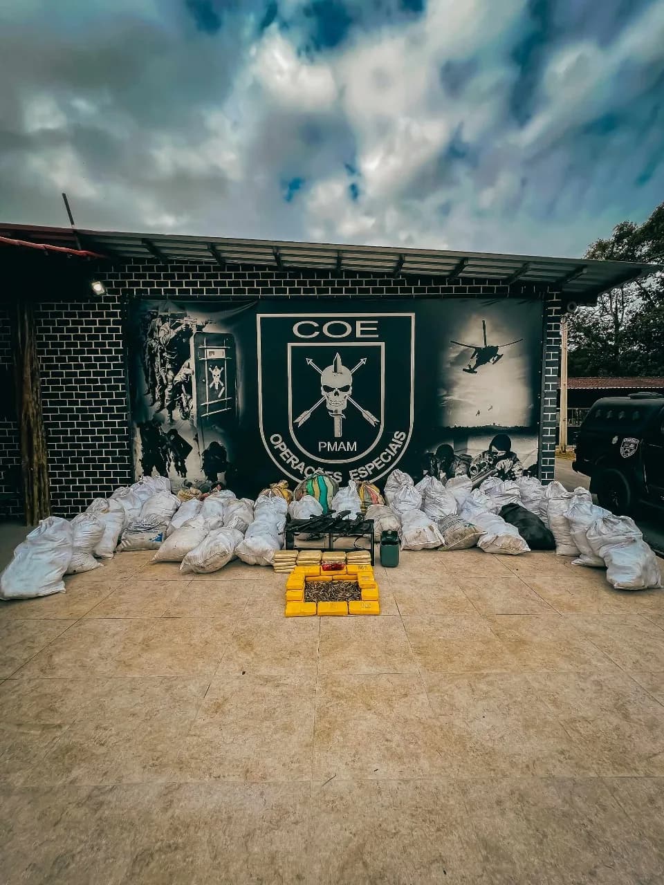 Tiroteio entre policiais e narcotraficantes resulta na apreensão de 1,4 tonelada de drogas e armas