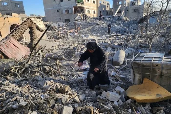 Ataques de Israel à Faixa de Gaza deixam 12 mortos durante a virada do ano