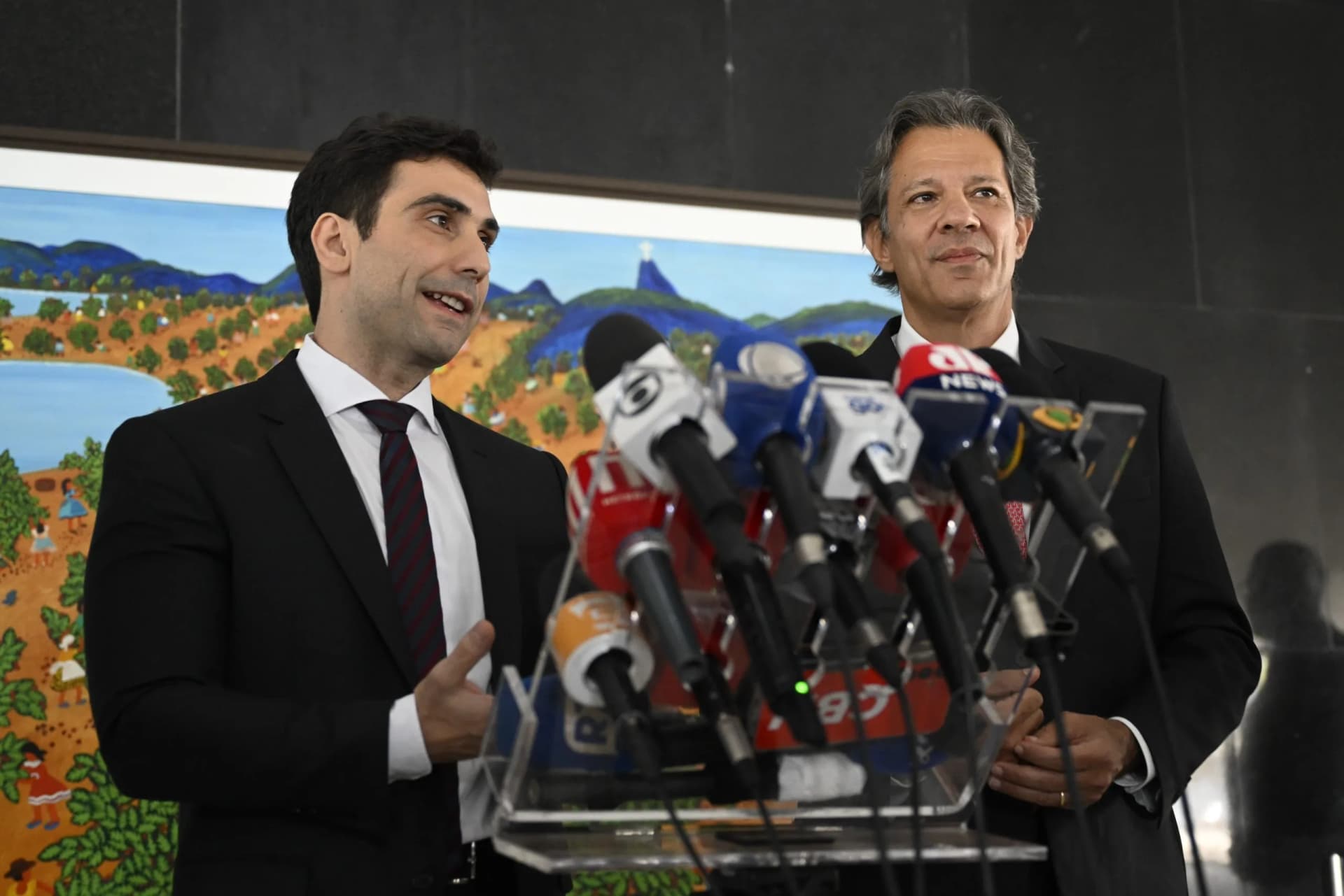 Em 1ª reunião do Copom com presidência de Galípolo, expectativa é de aumento dos juros