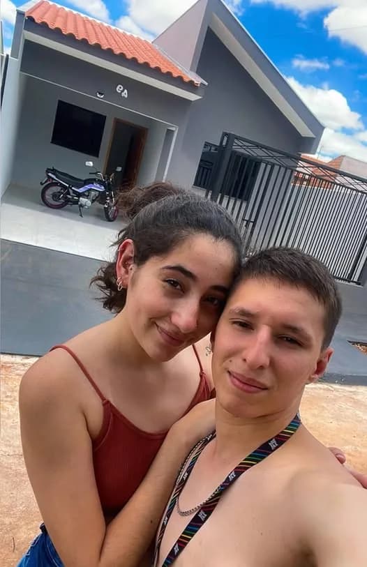 Jovem morre em acidente um dia antes do casamento e é sepultada com vestido de noiva