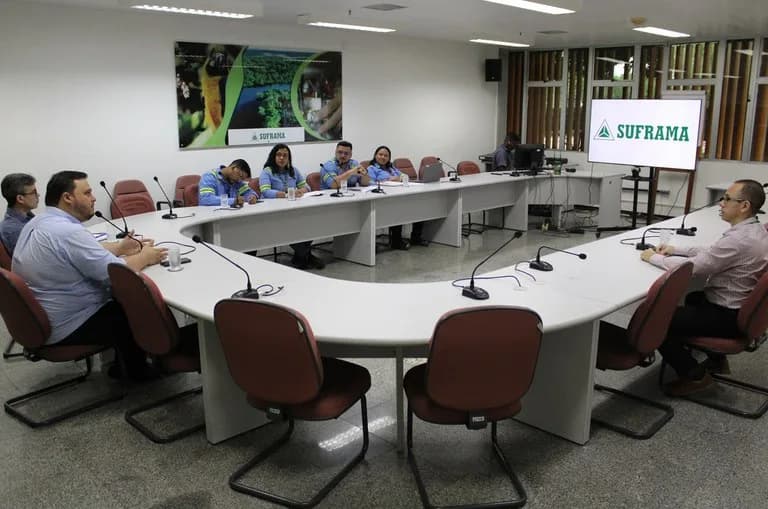 Suframa e Grupo Chibatão discutem estratégias para minimizar efeitos da estiagem de 2025 no AM