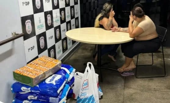 Dupla é presa após furto de alimentos em supermercado de Manaus
