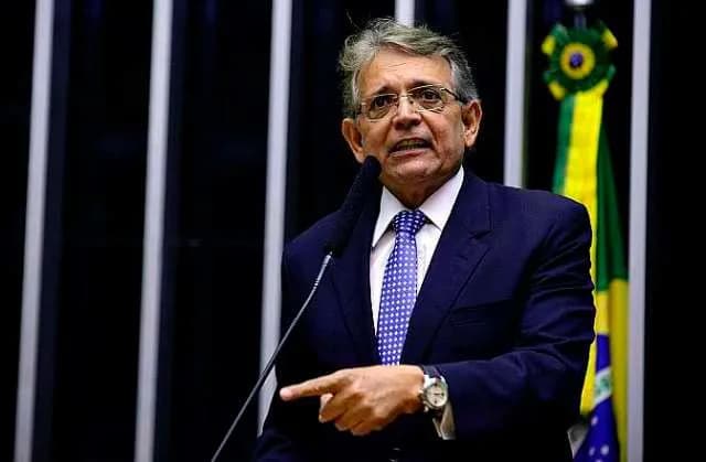 Entrevista Especial: Pauderney Avelino anuncia apoio a Braga e Omar em 2026