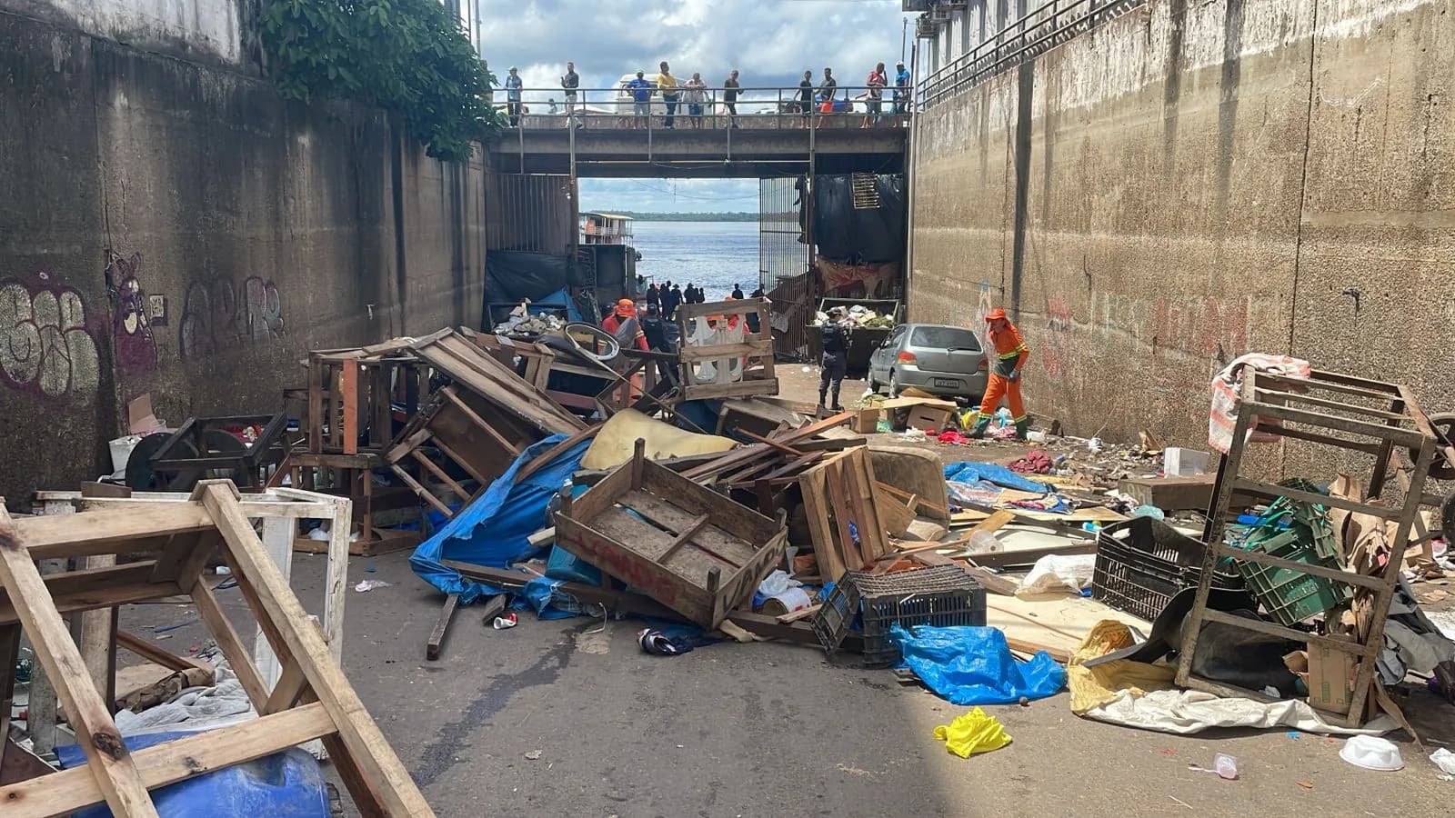 VÍDEO: Choque de ordem e limpeza desativa ‘cracolândia’ no centro de Manaus
