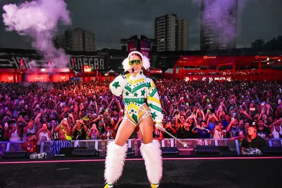 Homem é estuprado em show de Anitta no interior de São Paulo; Cantora se pronuncia