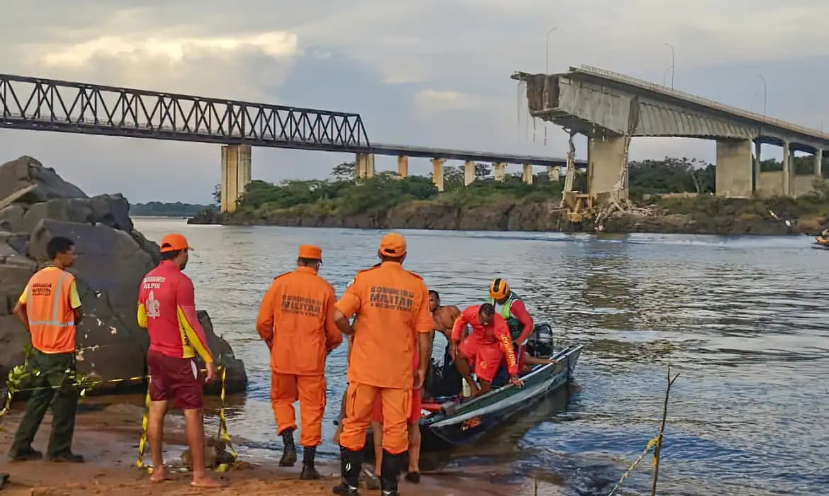 Marinha prorroga buscas por desaparecidos em queda de ponte