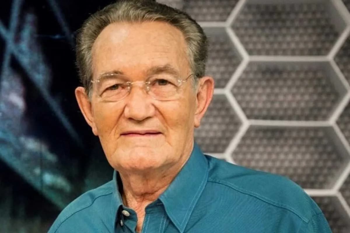 Léo Batista é internado em hospital no RJ; estado é grave