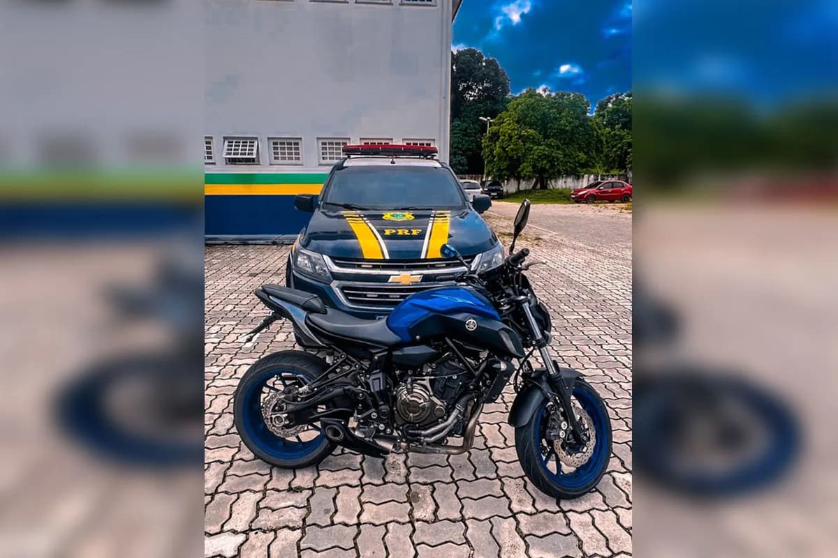 PRF flagra motocicleta com placa adulterada na BR-174, em Manaus