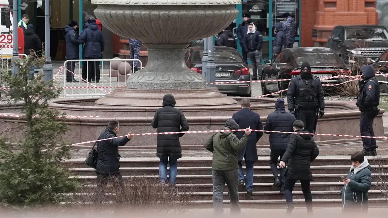 Explosão atinge prédio de luxo em Moscou; Alvo do ataque era líder paramilitar pró-Rússia