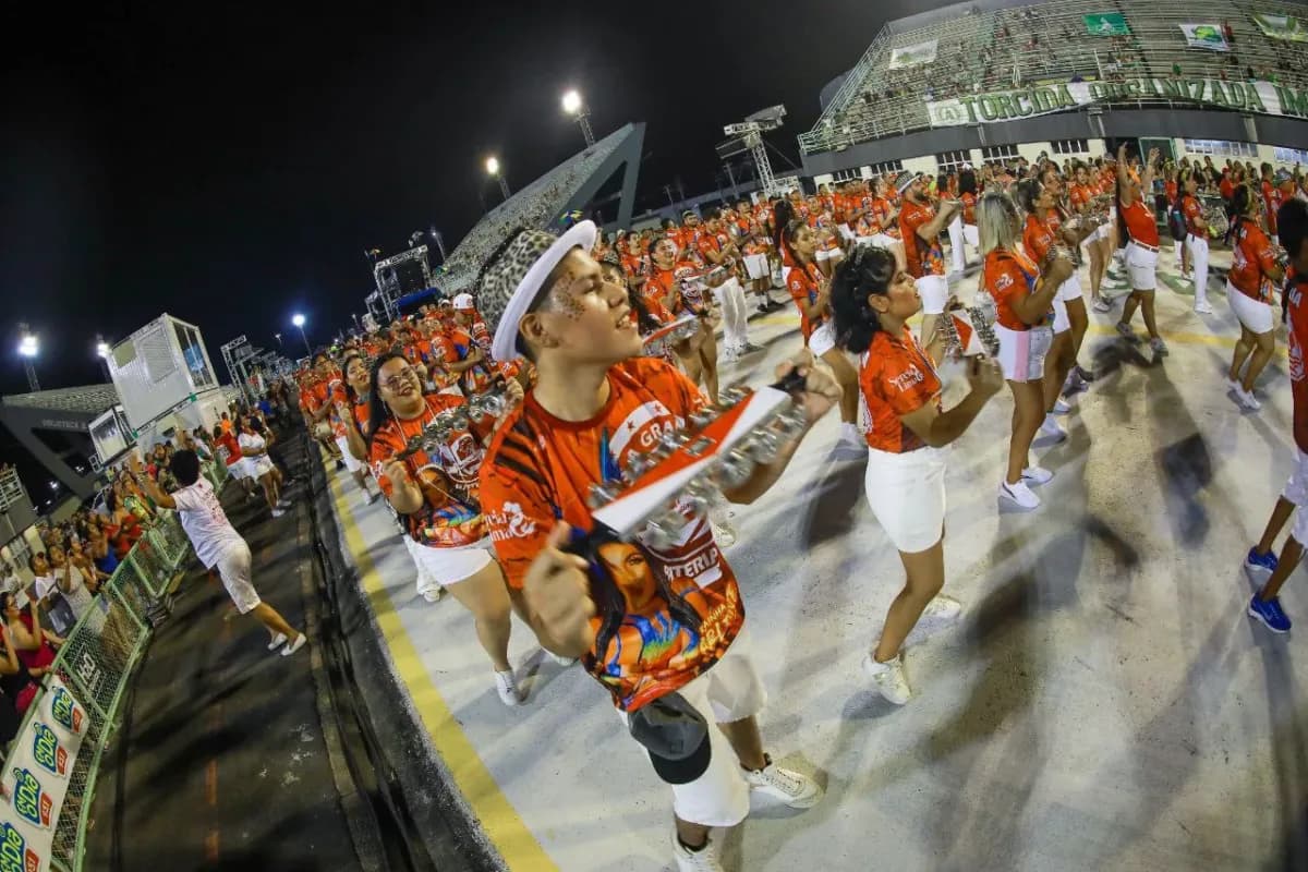 Escolas de Samba do Grupo Especial de Manaus movimentam o Sambódromo; confira
