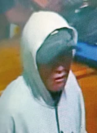 Polícia divulga imagem de suspeito de assaltar loja de celulares no Amazonas