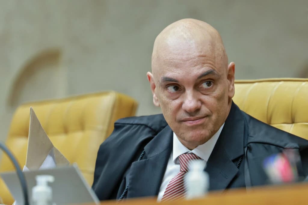 Moraes manda homem que quebrou relógio no 8/1 de volta à prisão e pede investigação de juiz que o soltou