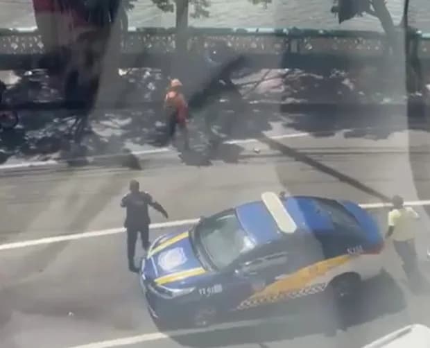 VÍDEOS: Guardas municipais são atacados com pedras durante abordagem em Recife