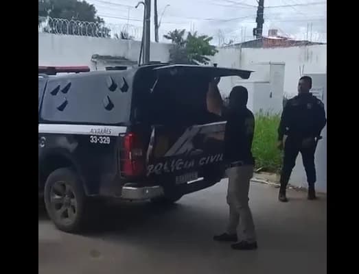 Homem é preso por estuprar, torturar, engravidar e manter adolescente de 15 anos em cárcere privado no Amazonas