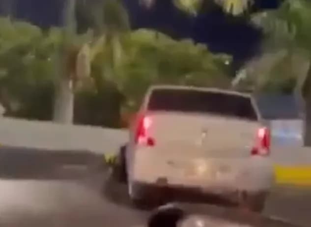 VÍDEO: Carro quase despenca de viaduto em Manaus