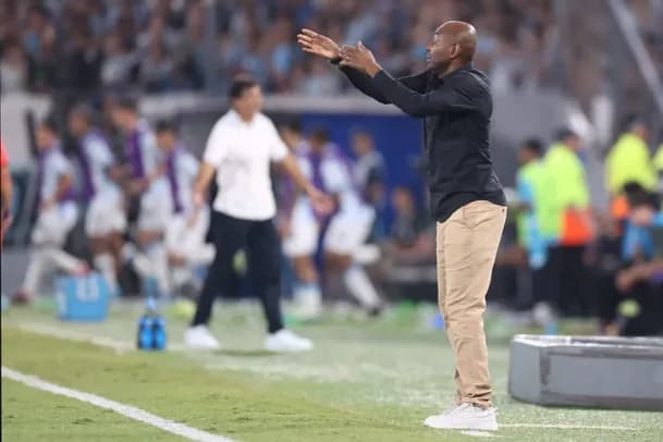 Botafogo chega a 50 dias sem treinador na temporada 2025