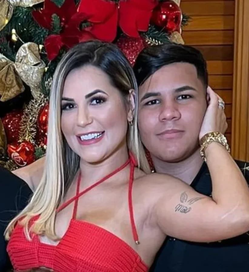 Filho de Deolane Bezerra é flagrado dirigindo Ferrari sem CNH em alta velocidade