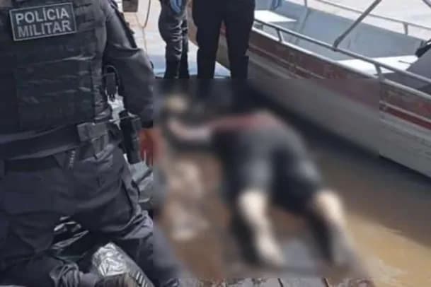 Boiando no rio Solimões, PM resgata corpo de homem desaparecido em Fonte Boa