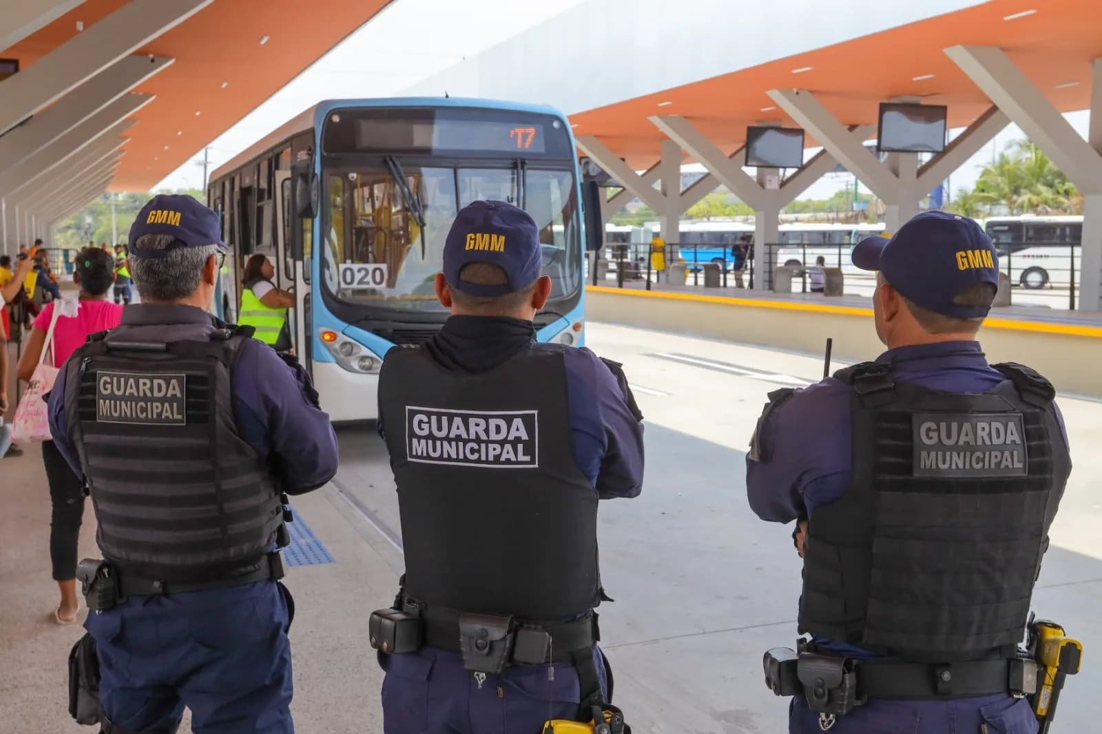 VÍDEO: David Almeida anuncia ‘polícia municipal’ em curso tático de guardas em Manaus