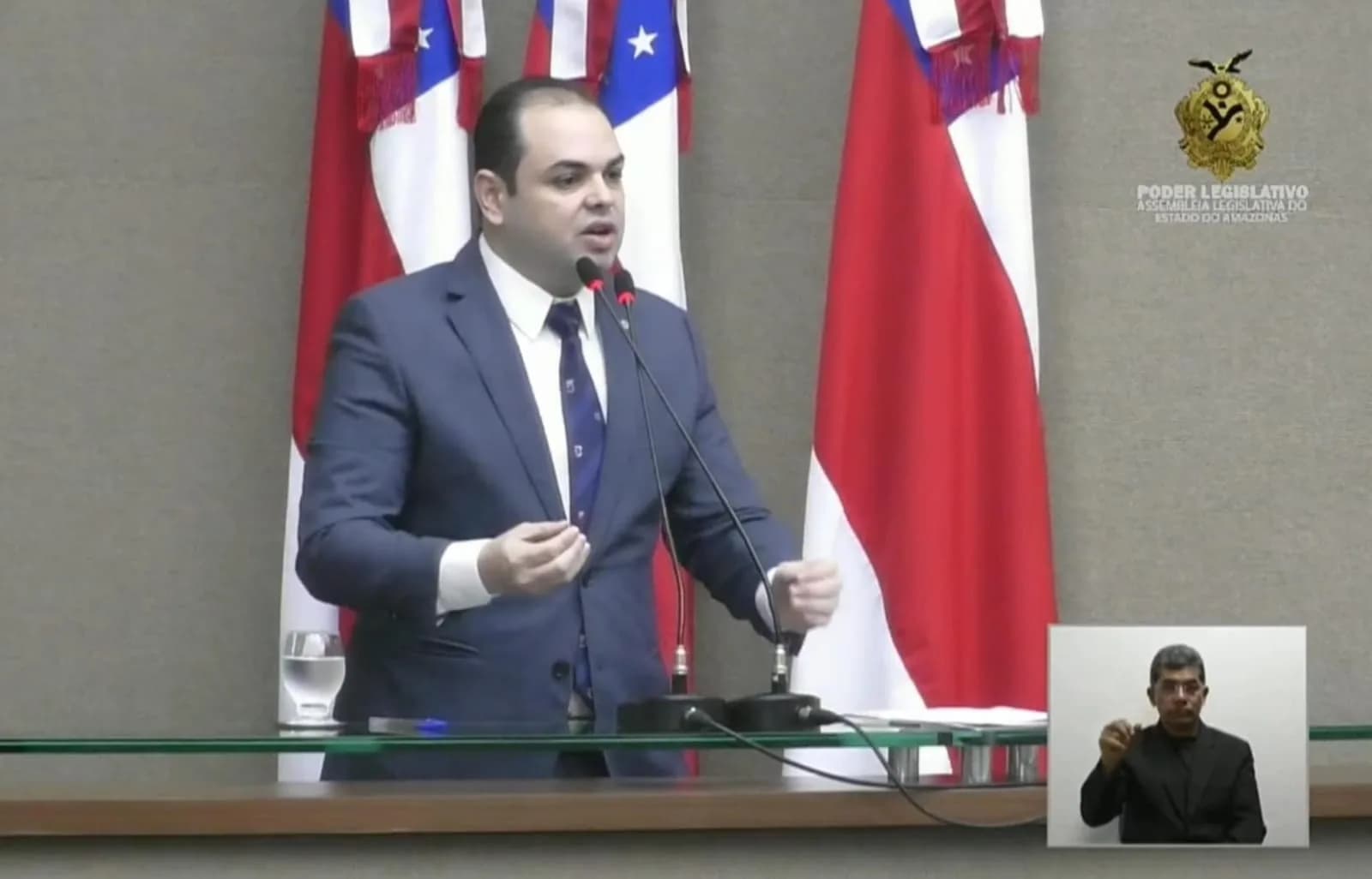 VÍDEO: Dos 50 mil inscritos em concurso público da Aleam, metade não pagou, revela Roberto Cidade