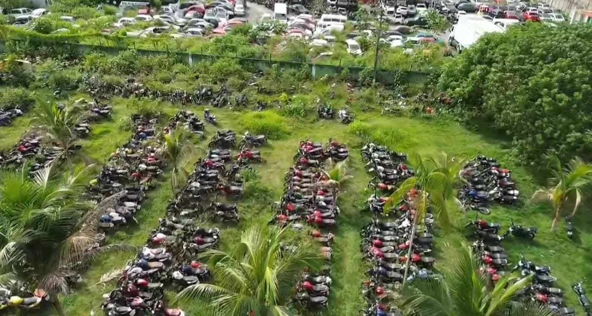 Criminosos amarram vigilante e roubam pelo menos 10 motos do parqueamento da Polícia Civil em Manaus