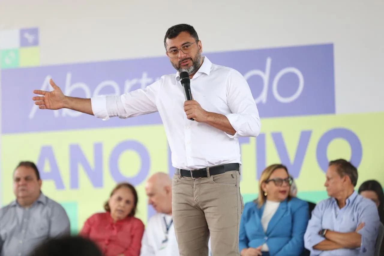 Wilson Lima comenta sobre proibição de celulares nas escolas do AM: “Precisa ser discutido com a comunidade”