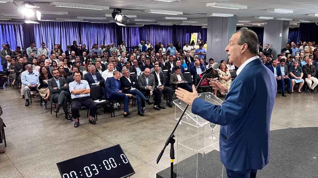 Senadores Omar Aziz e Eduardo Braga são homenageados por empresários