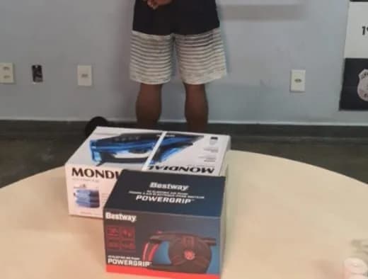 Homem é preso após furtar ferro de passar de supermercado em Manaus