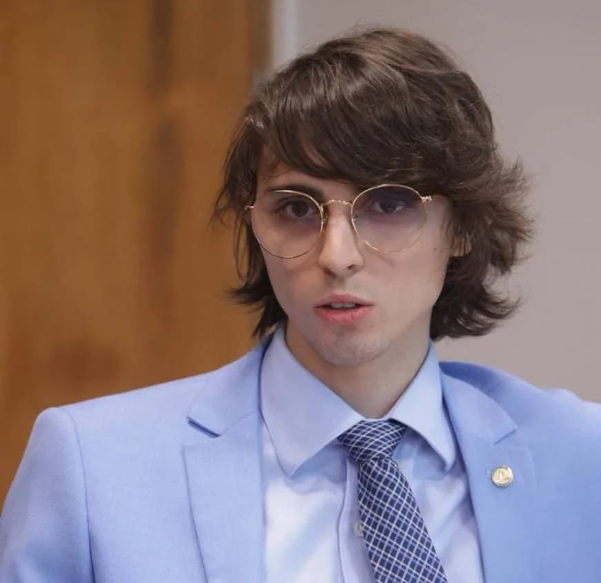 Amom rebate Almeida por chamar deputados de inúteis: “Desce daí, menino!”