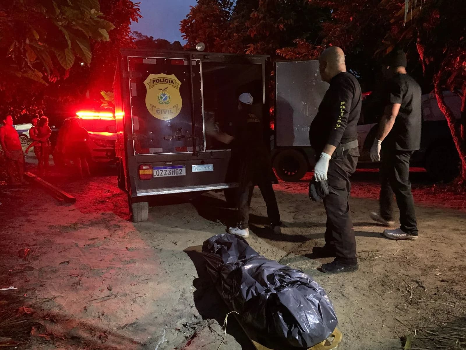 Homem é encontrado morto com pescoço quebrado em ramal de Manaus