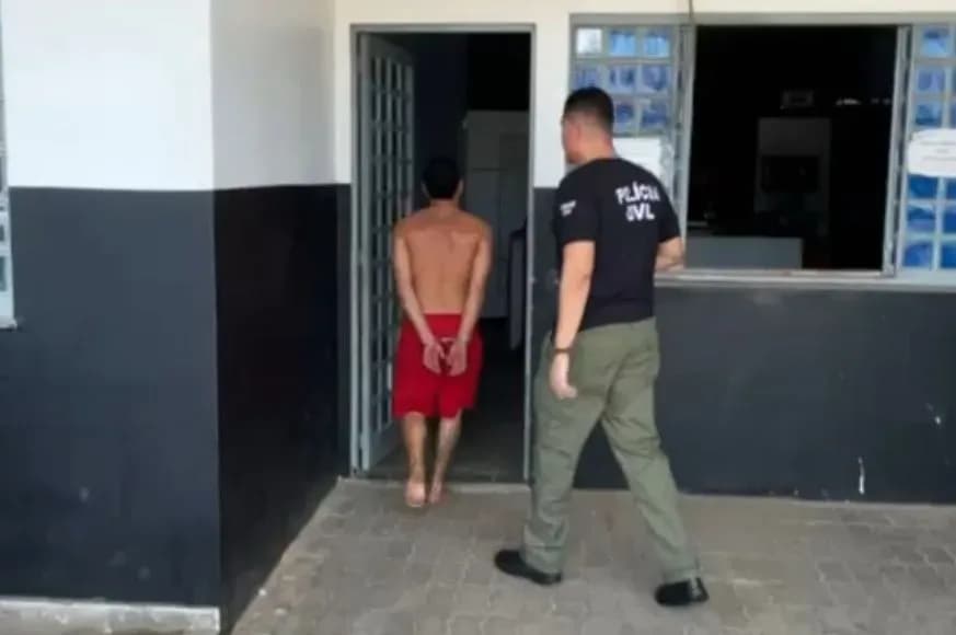 Homem mata ex a facadas e simula suicídio da vítima em Tefé